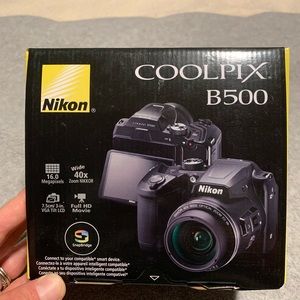 NWT Nikon Coolpix B500 w/ new case and 16GB card